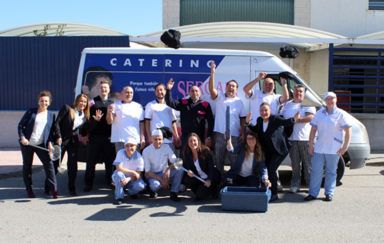 foto equipo y furgoneta
